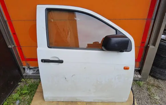 Isuzu D-Max Front door