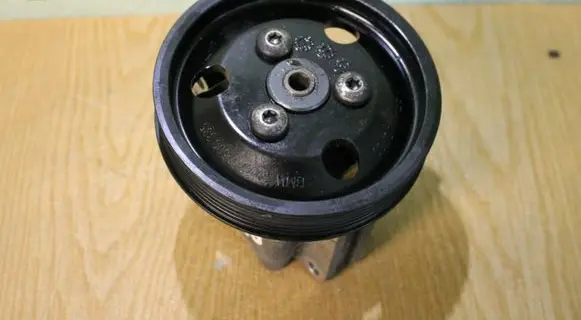 BMW 3 E46 Power steering pump 7500335
