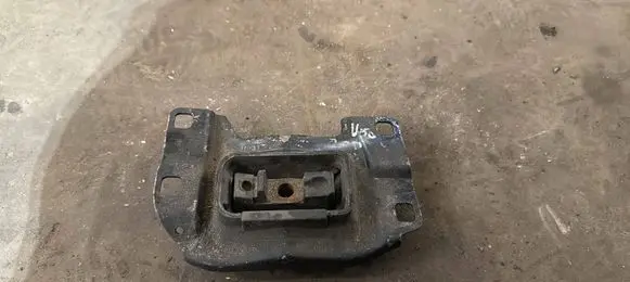 Volvo V50 Engine mount bracket 4N517M121FC