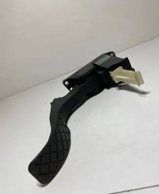 Volkswagen Golf IV Accelerator throttle pedal 1J1721503K 967215070YB3 0281002342