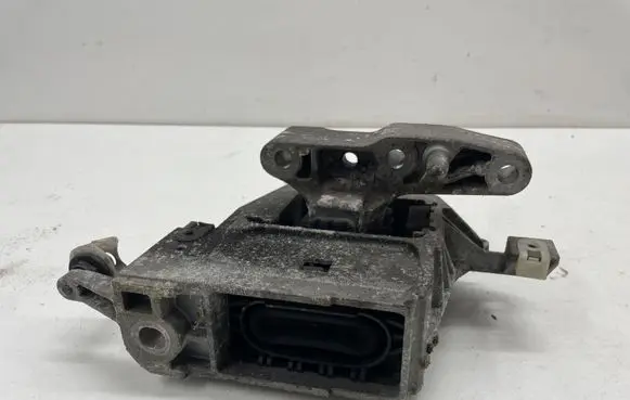 BMW 2 F45 Engine mount bracket 6875632