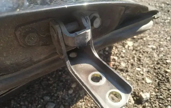 Citroen C-Crosser Front door upper hinge