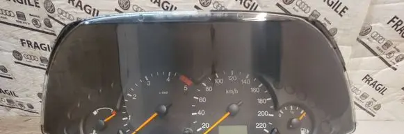 Ford Focus Speedometer (instrument cluster) 15735142 011001153431