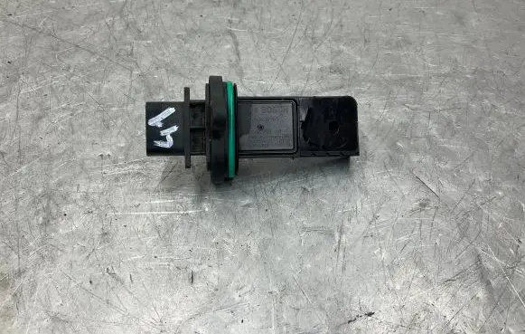 BMW 5 E60 E61 Mass air flow meter 7566990