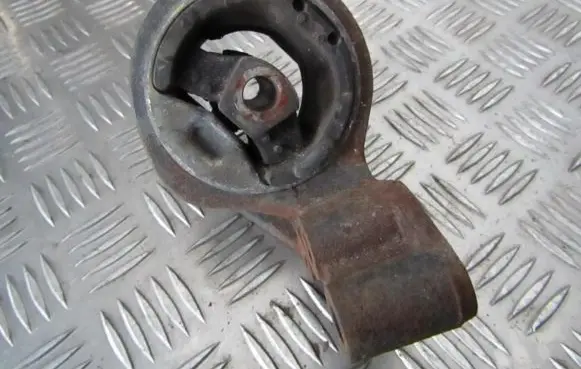 Volvo S40, V40 Engine mount bracket 30808637