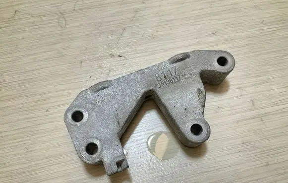 Opel Mokka X Engine mounting bracket 95138117 8117