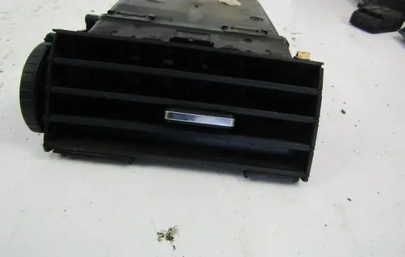 Ford Focus C-MAX Dash center air vent grill 3M51R014L21A
