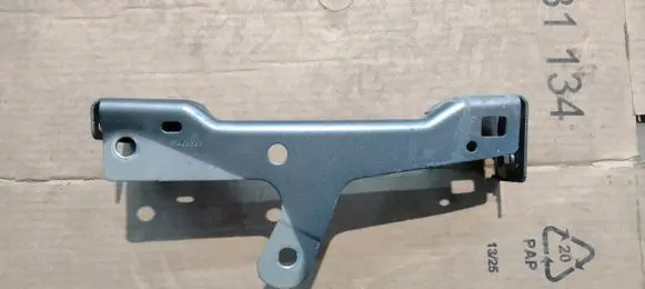Volvo XC40 Fender mounting bracket 31469383