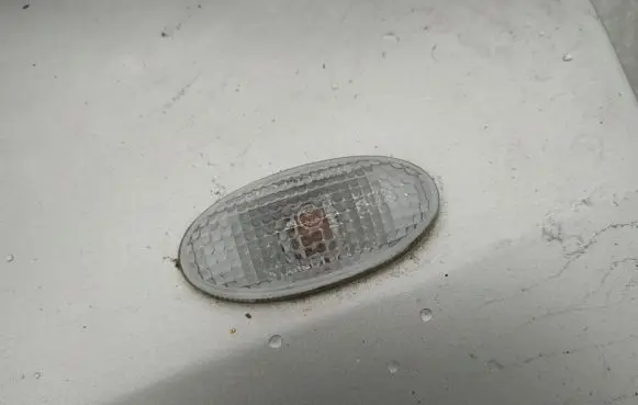Mazda 5 Front fender indicator light