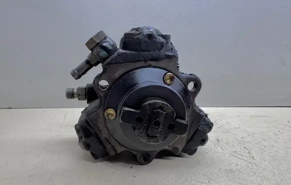 Opel Corsa D Fuel injection high pressure pump 55198933 0445010138