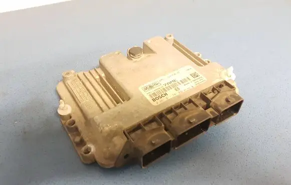 Ford Focus Engine control unit/module 4M5112A650YE 0281011701