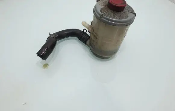 Honda FR-V Brake fluid reservoir 