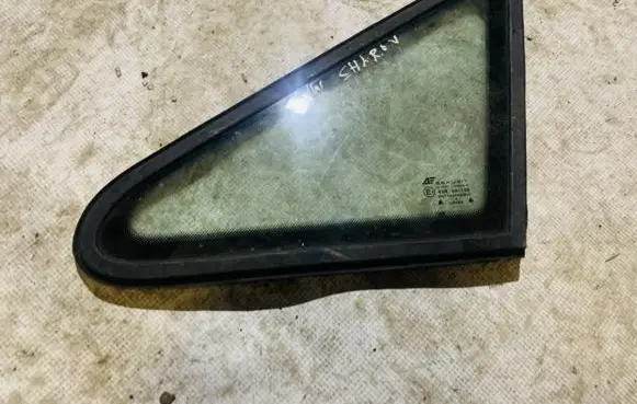 Volkswagen Sharan Front triangle window/glass 
