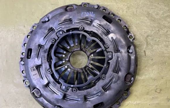 Mazda 6 Pressure plate R2A116410A
