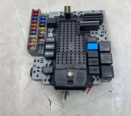 Volvo XC90 Fuse module 08696098 08696043