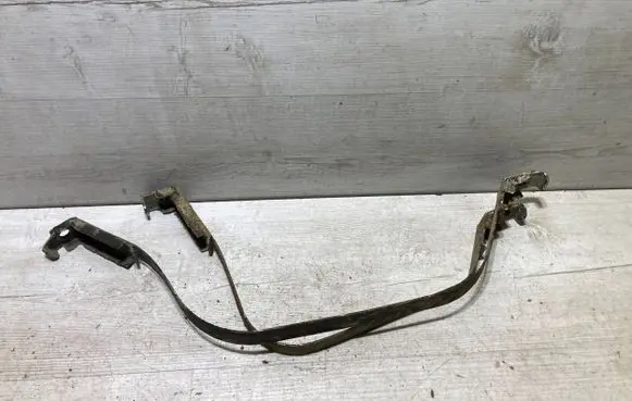 Fuel tank mounting bracket
