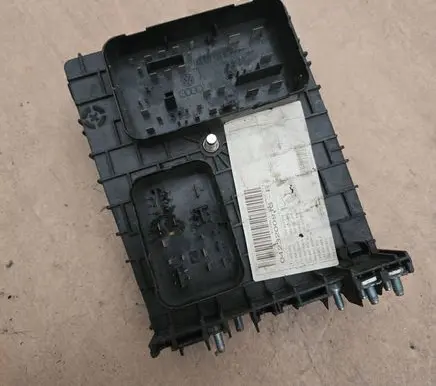 Audi A3 S3 8P Fuse module 1K0937124K 014189861