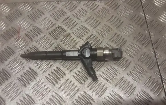 Nissan X-Trail T30 Fuel injector AW400AW4 12E02912