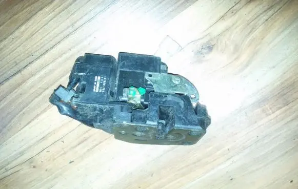 Mazda 626 Front door lock 1528007031