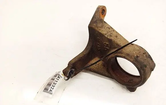 Toyota RAV 4 (XA30) Engine mounting bracket