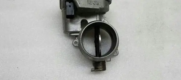 BMW 1 E81 E87 Throttle valve 780437302