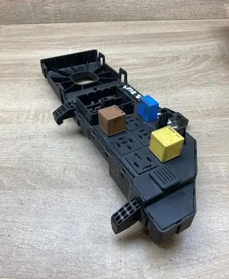 Opel Vectra C Fuse module 13181983 518721204