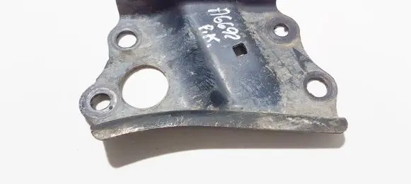 Toyota Auris 150 Engine mounting bracket