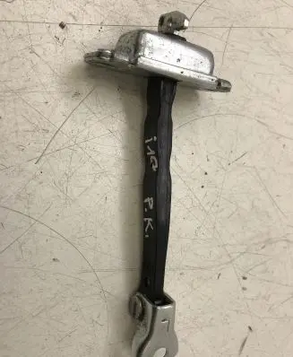 Hyundai i10 Front door check strap stopper