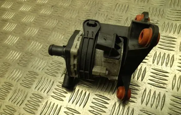 Audi Q8 Webasto circulation pump for autonomous heater 4KE965567C
