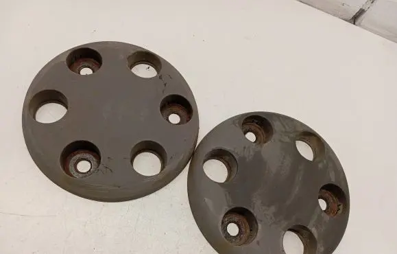 Iveco Daily 35.8 - 9 R16 wheel hub/cap/trim 93820281