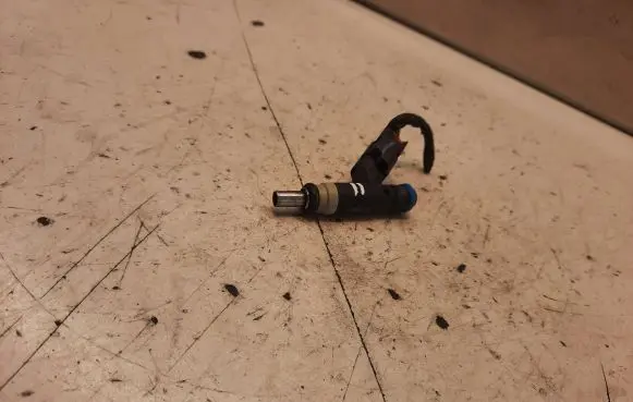 Chrysler Sebring (JS) Fuel injector 04891577AB