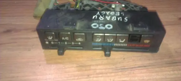 Subaru Legacy Climate control unit nenusttayta