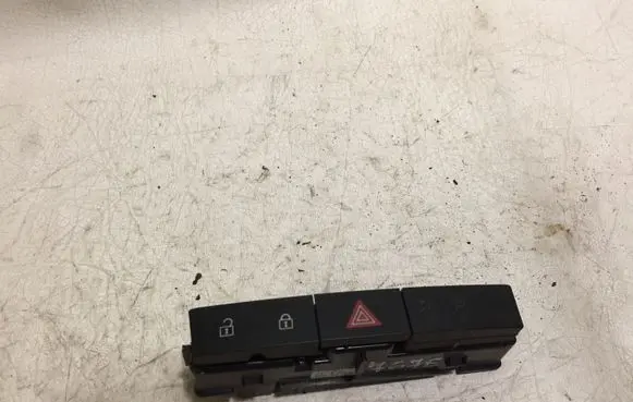 Opel Astra J Hazard light switch 13311979