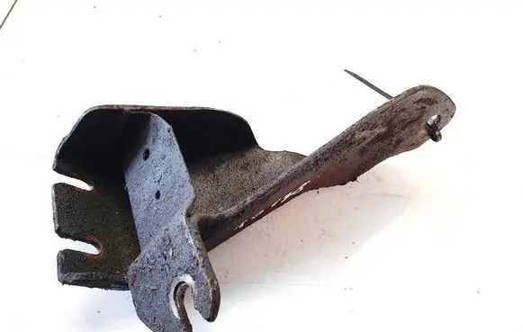 Ford Mondeo MK IV Engine mounting bracket 