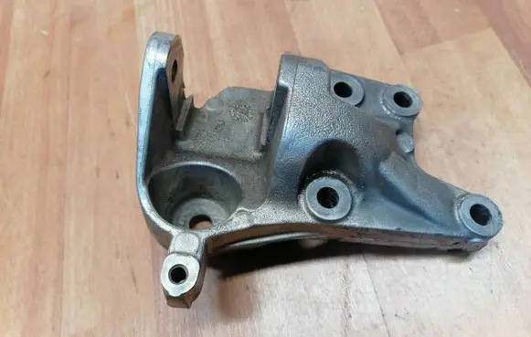 Peugeot 407 Engine mounting bracket 9645161180 1839E0