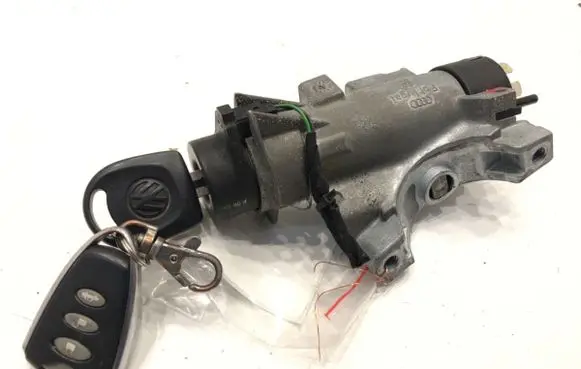 Volkswagen PASSAT B5 Ignition lock 4D0905851E