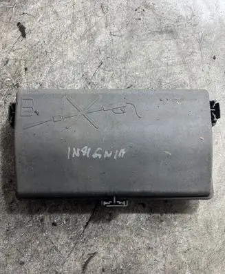 Opel Insignia A Fuse box cover 13222784