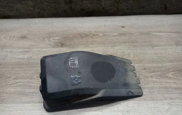 Volvo S80 Fuse box cover 6G9114A076L