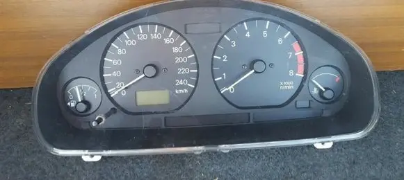 Mitsubishi Carisma Speedometer (instrument cluster) MR308400