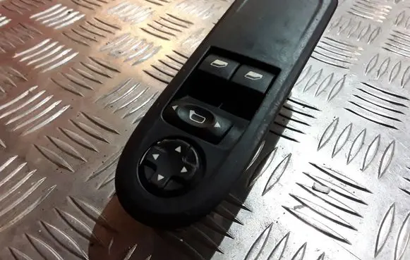 Peugeot 308 Electric window control switch 96565186XT