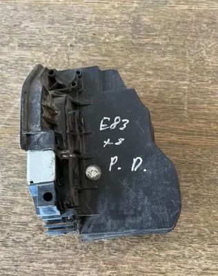 BMW X3 E83 Front door lock 7167074