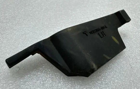 Tesla Model S Rubber seal front door (on door) 103936400A