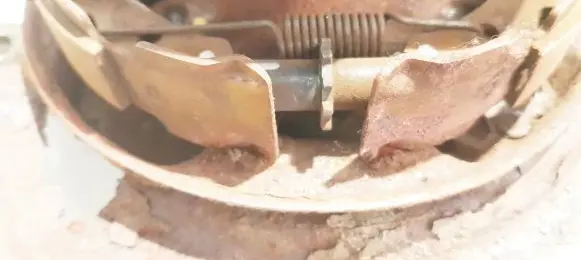 Nissan Qashqai Handbrake/parking brake pads 