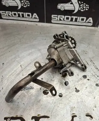 Mercedes-Benz E W211 Oil pump A6111810201