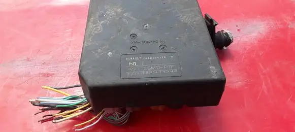 Renault Laguna III Fuse module 284B60012R