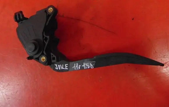 Nissan Juke I F15 Accelerator throttle pedal 180021KM0B
