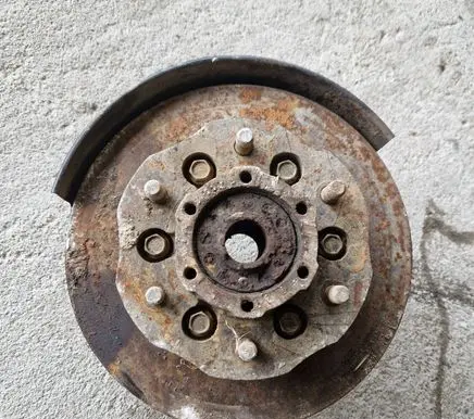 Nissan Terrano Front wheel hub