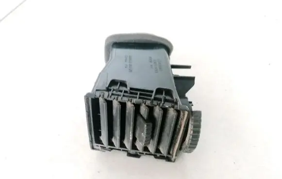 Nissan X-Trail T30 Dash center air vent grill 68750EQ000 E6475161