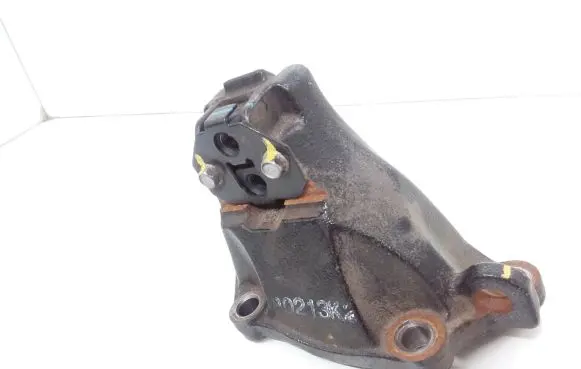 Hyundai Tucson TL Gearbox mounting bracket 30213K2