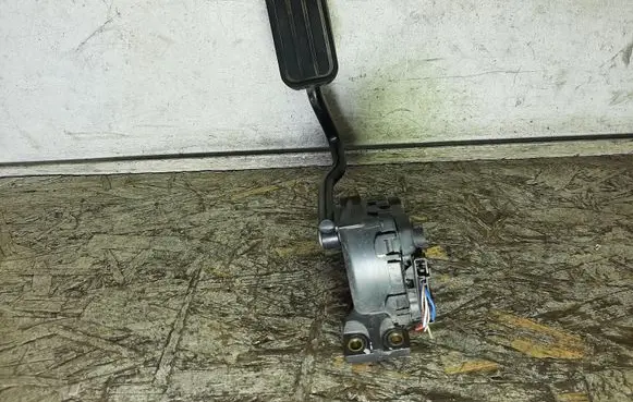 Volkswagen Sharan Accelerator throttle pedal 7M1721603A 98VW9F836AB